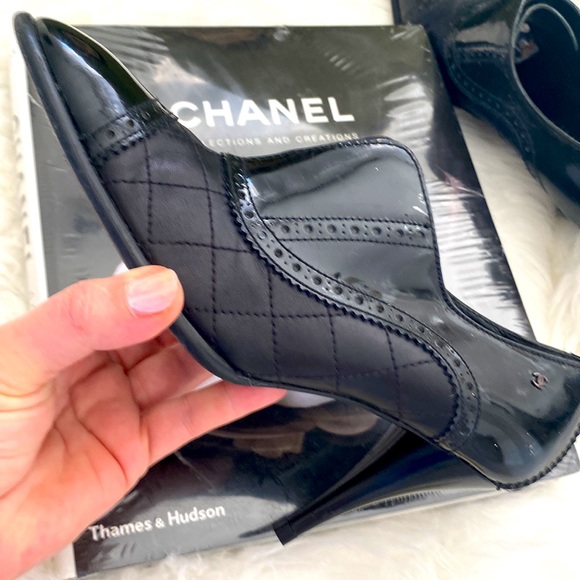 One of my favorites of all times! Very unique authentic booties by CHANEL. - Picture 11 of 15